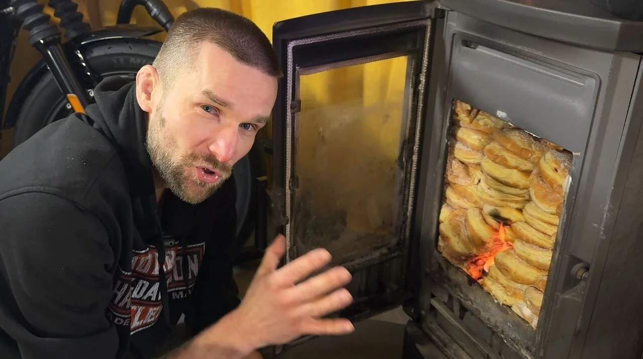 Er heizt sein Haus mit „133 Lidl-Berlinern“, weil das billiger ist als mit Holz zu heizen